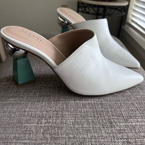 Pointed Mules